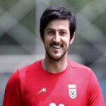 درآمد سردار آزمون به دلار